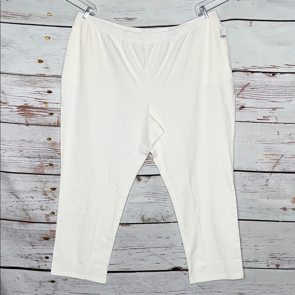 Catherines NWT Size 4X 30/32W White Relaxed Fit Suprema Collection Pull On Pants